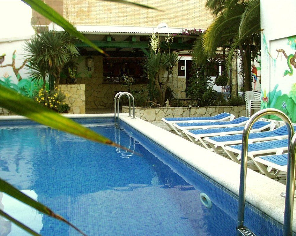 Hotel Marbella Roses Exterior photo
