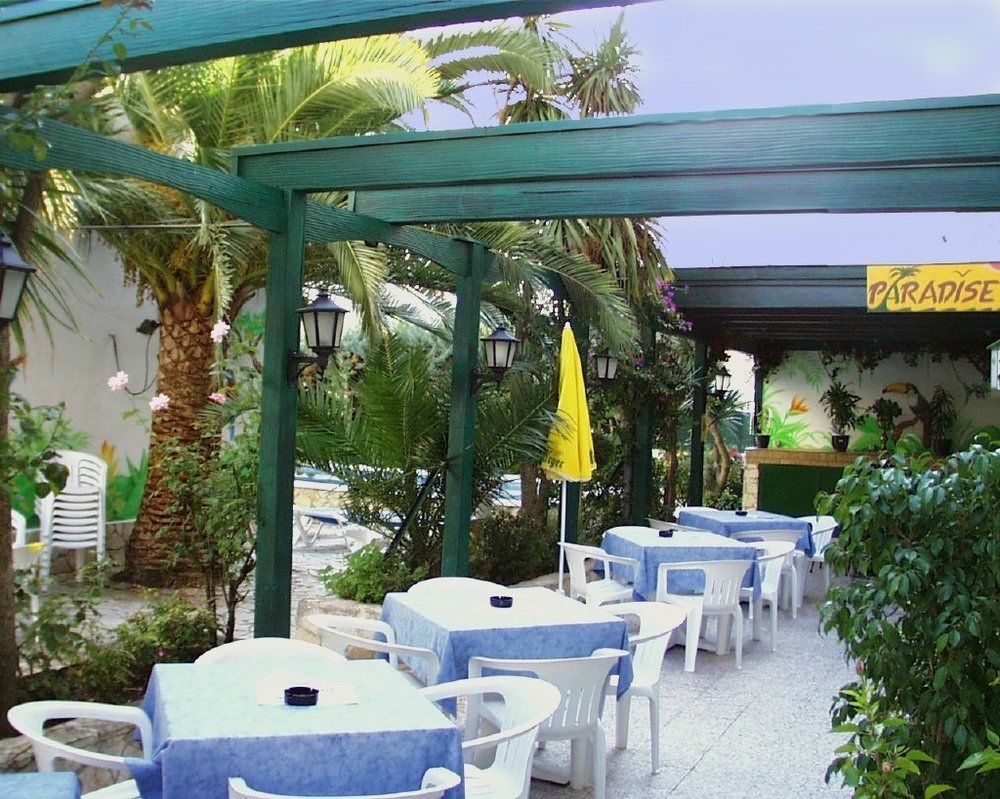 Hotel Marbella Roses Exterior photo