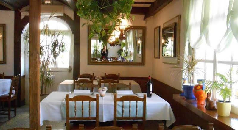 Hotel Marbella Roses Exterior photo