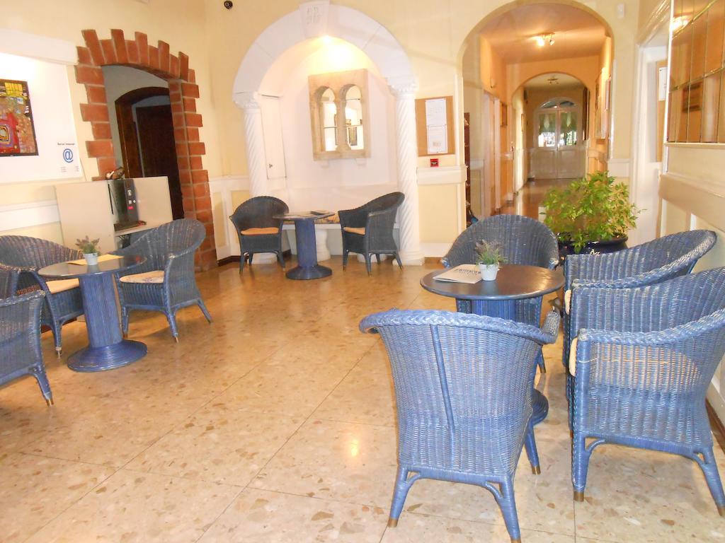 Hotel Marbella Roses Exterior photo