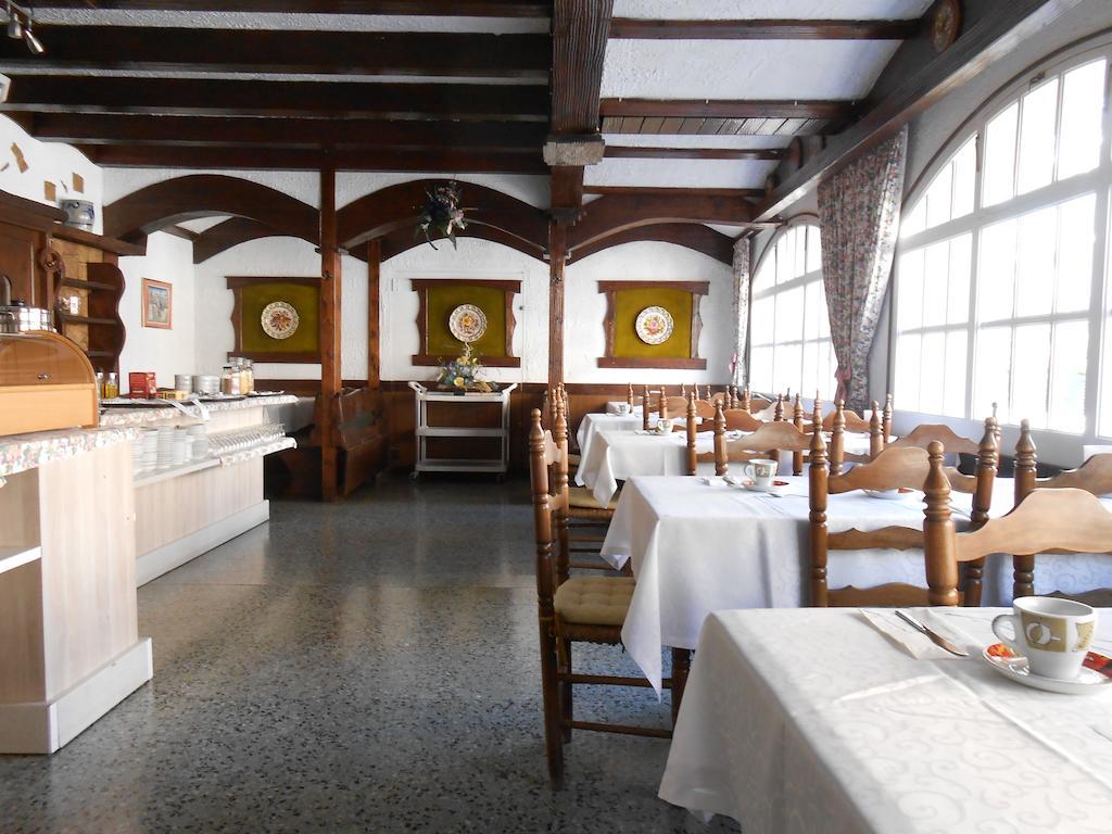 Hotel Marbella Roses Exterior photo
