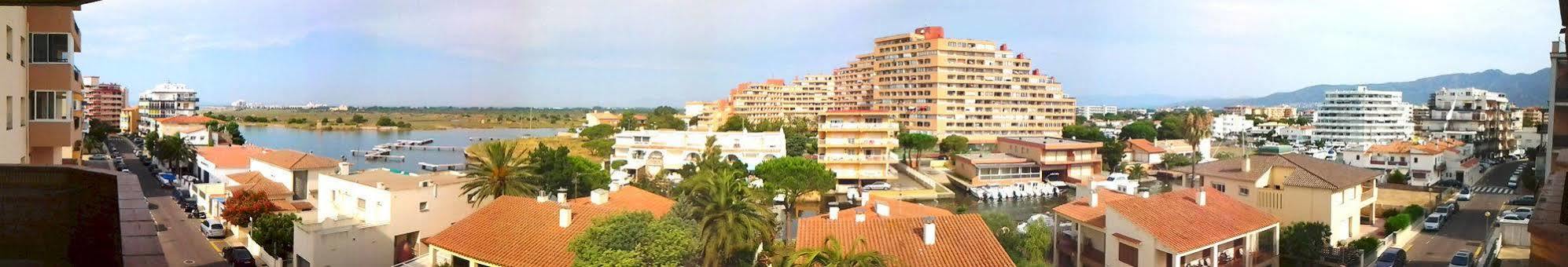 Hotel Marbella Roses Exterior photo